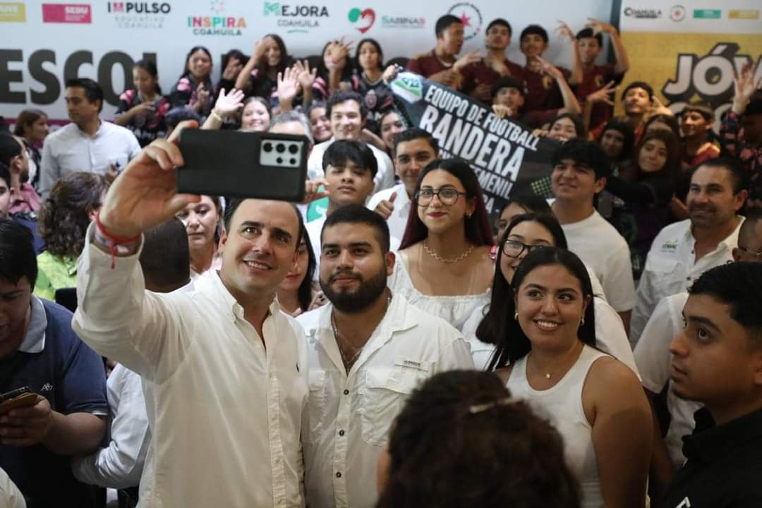 ENTREGAMOS EN ESTE 2024 MÁS DE 200 MDP EN APOYOS ESCOLARES: MANOLO