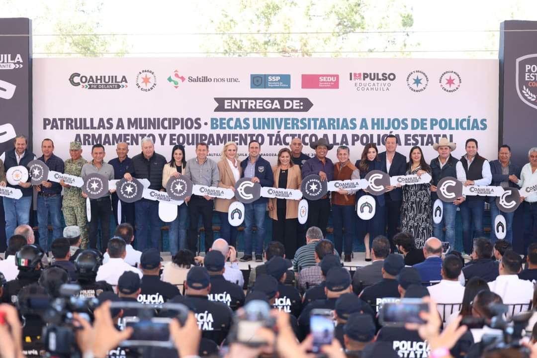 ENTREGAN PATRULLAS, ARMAS Y BECAS PARA FORTALECER SEGURIDAD EN COAHUILA