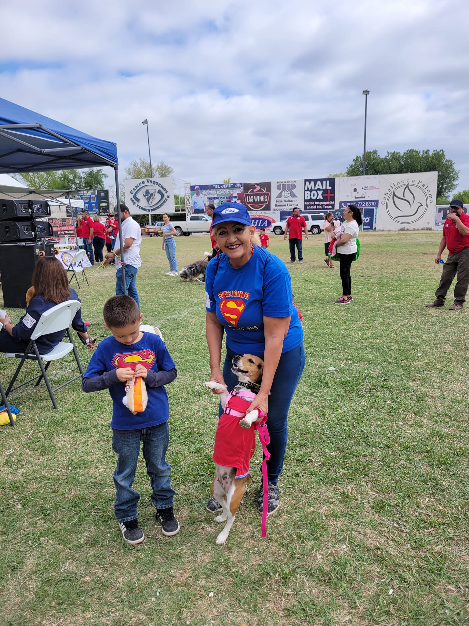 CLÍNICA VETERINARIA CHAVARRÍA ORGANIZA XV CONCURSO DE MASCOTAS