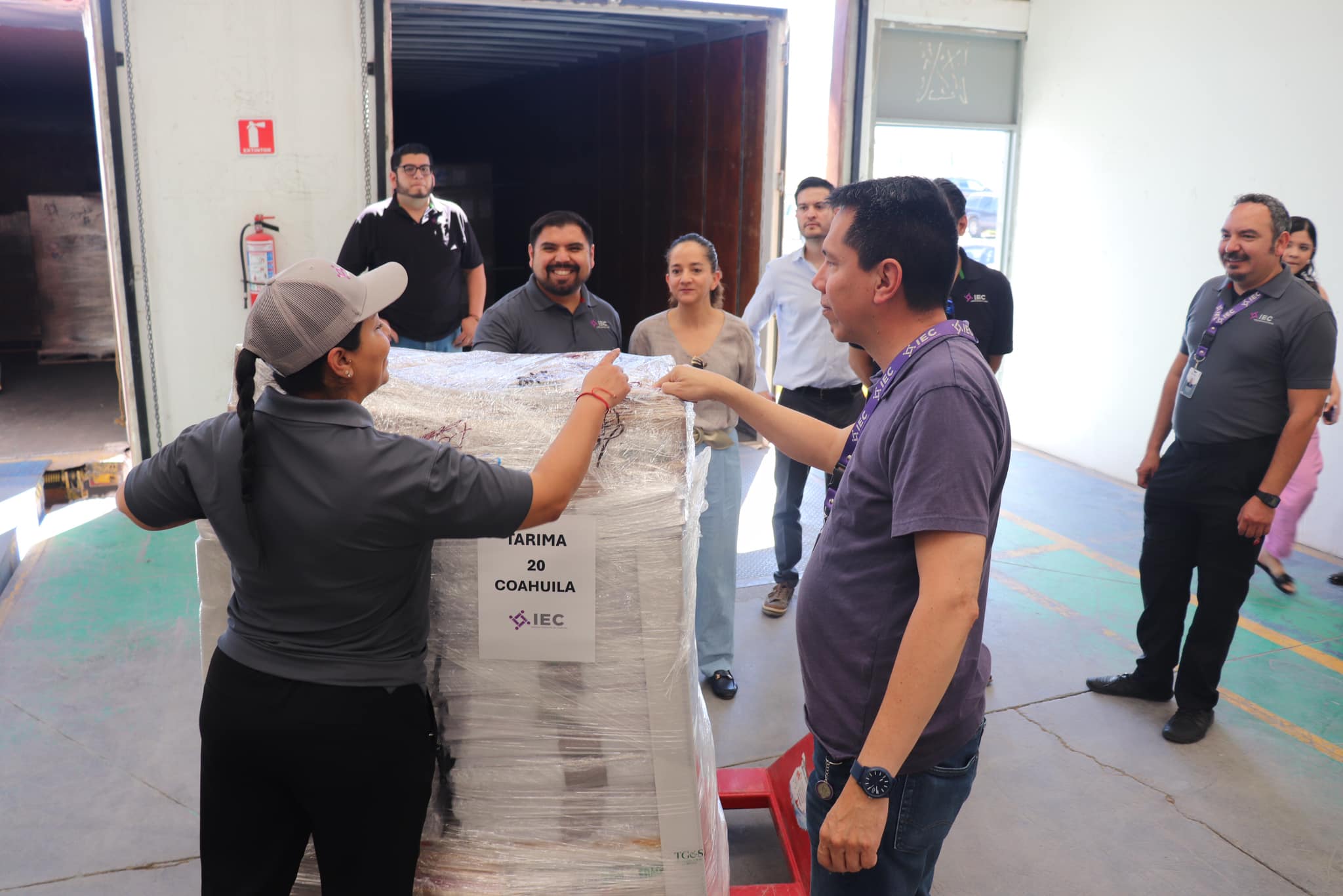 Recibe IEC boletas para elecciones del 2 de junio