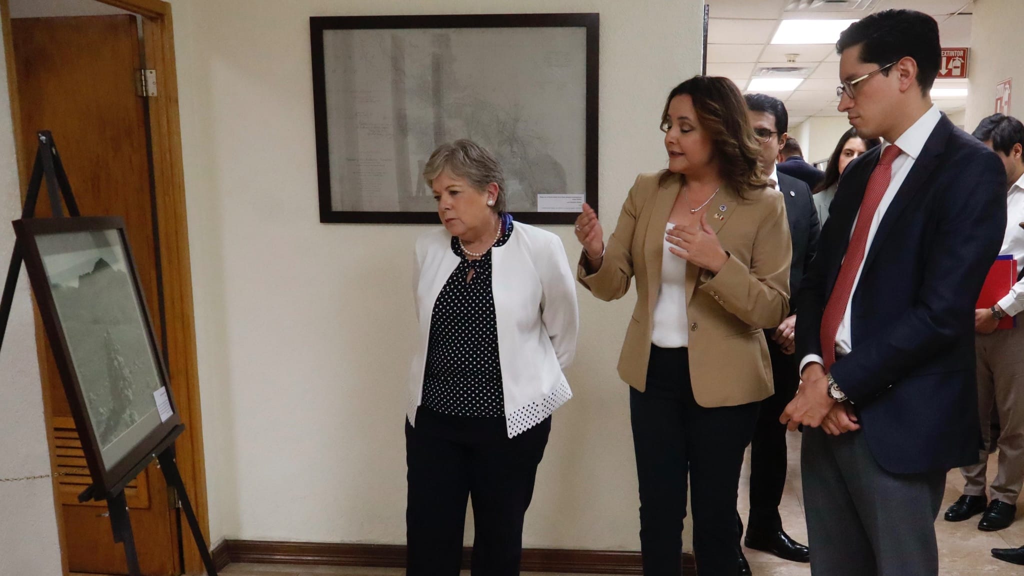 Visita la canciller de México oficinas de CILA