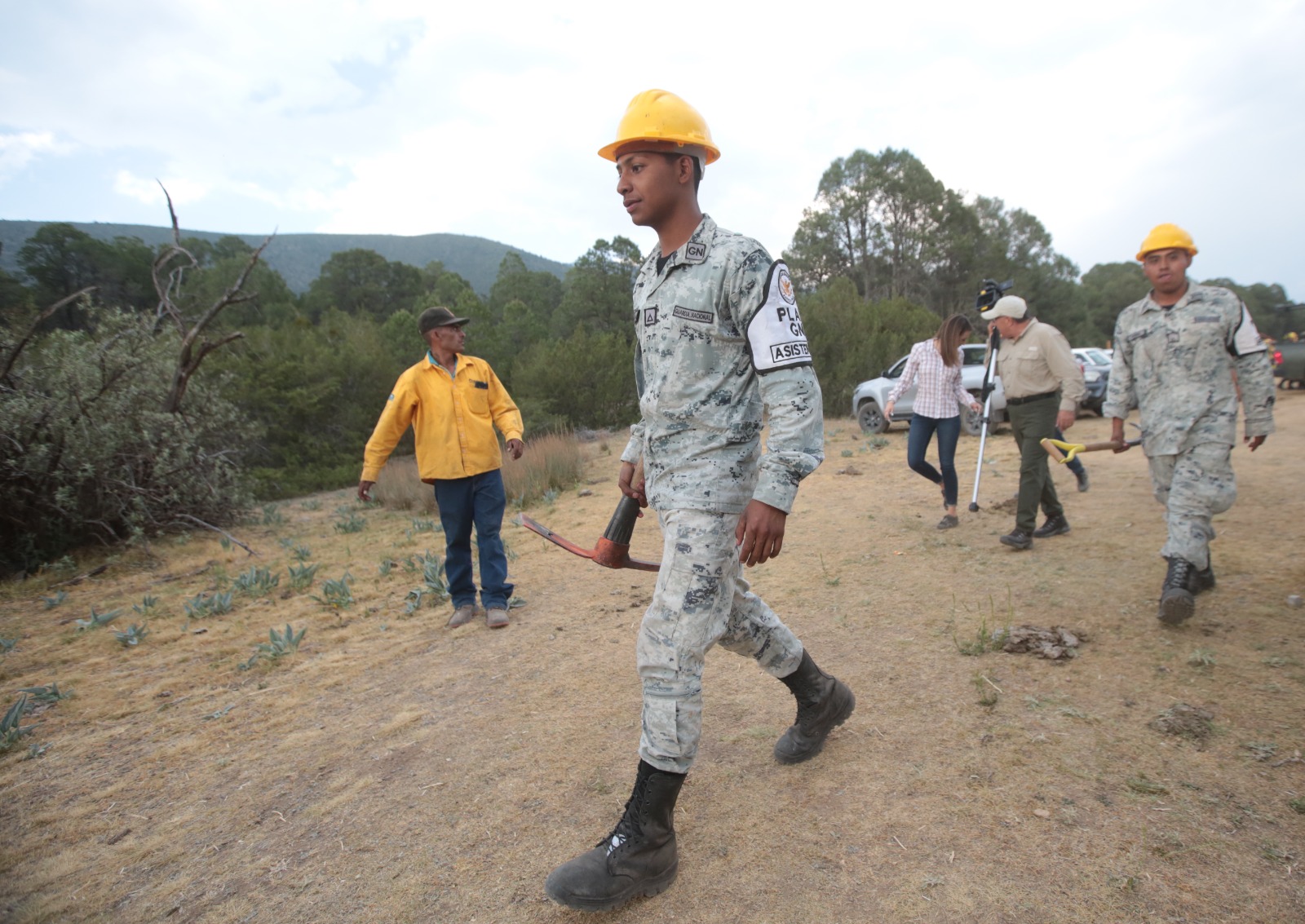 AVANZAN TRABAJOS DE CONTROL Y LIQUIDACIÓN DEL INCENDIO EN JAGÜEY DE FERNIZA