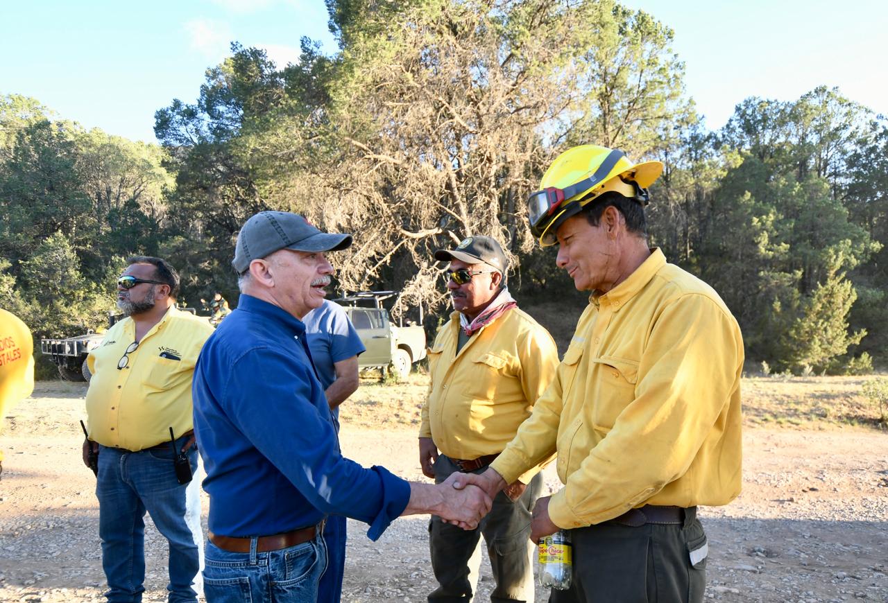 CONTINÚAN OPERATIVOS PARA COMBATIR INCENDIOS FORESTALES EN COAHUILA