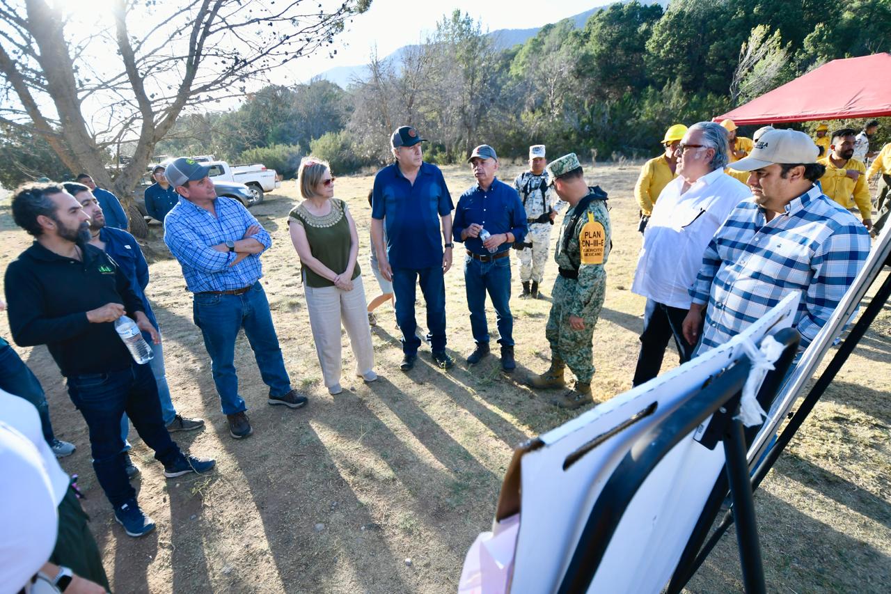 CONTINÚAN OPERATIVOS PARA COMBATIR INCENDIOS FORESTALES EN COAHUILA