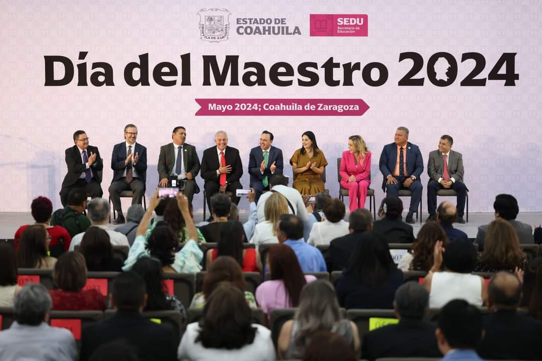 RECONOCE MANOLO A LAS MAESTRAS Y  MAESTROS DE COAHUILA