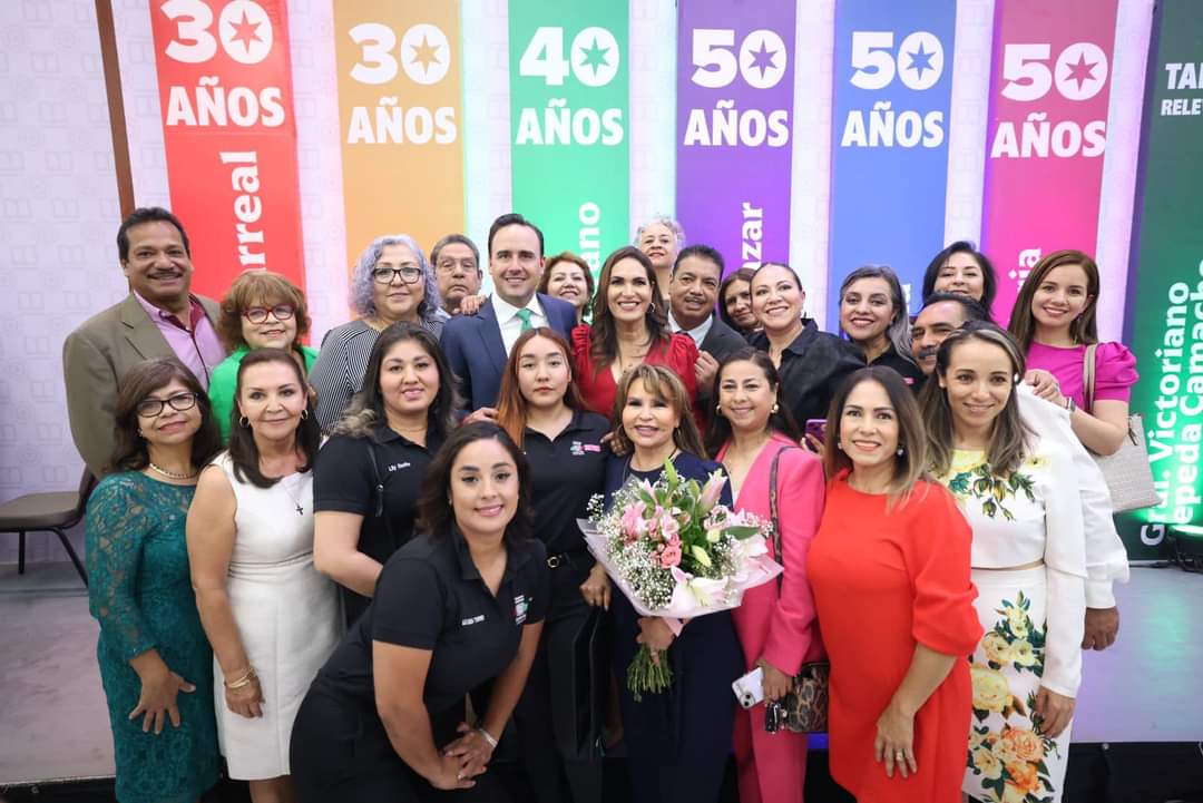 RECONOCE MANOLO A LAS MAESTRAS Y  MAESTROS DE COAHUILA