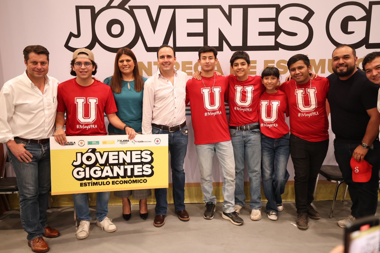 CON LOS JÓVENES, EN COAHUILA VAMOS PA´DELANTE: MANOLO