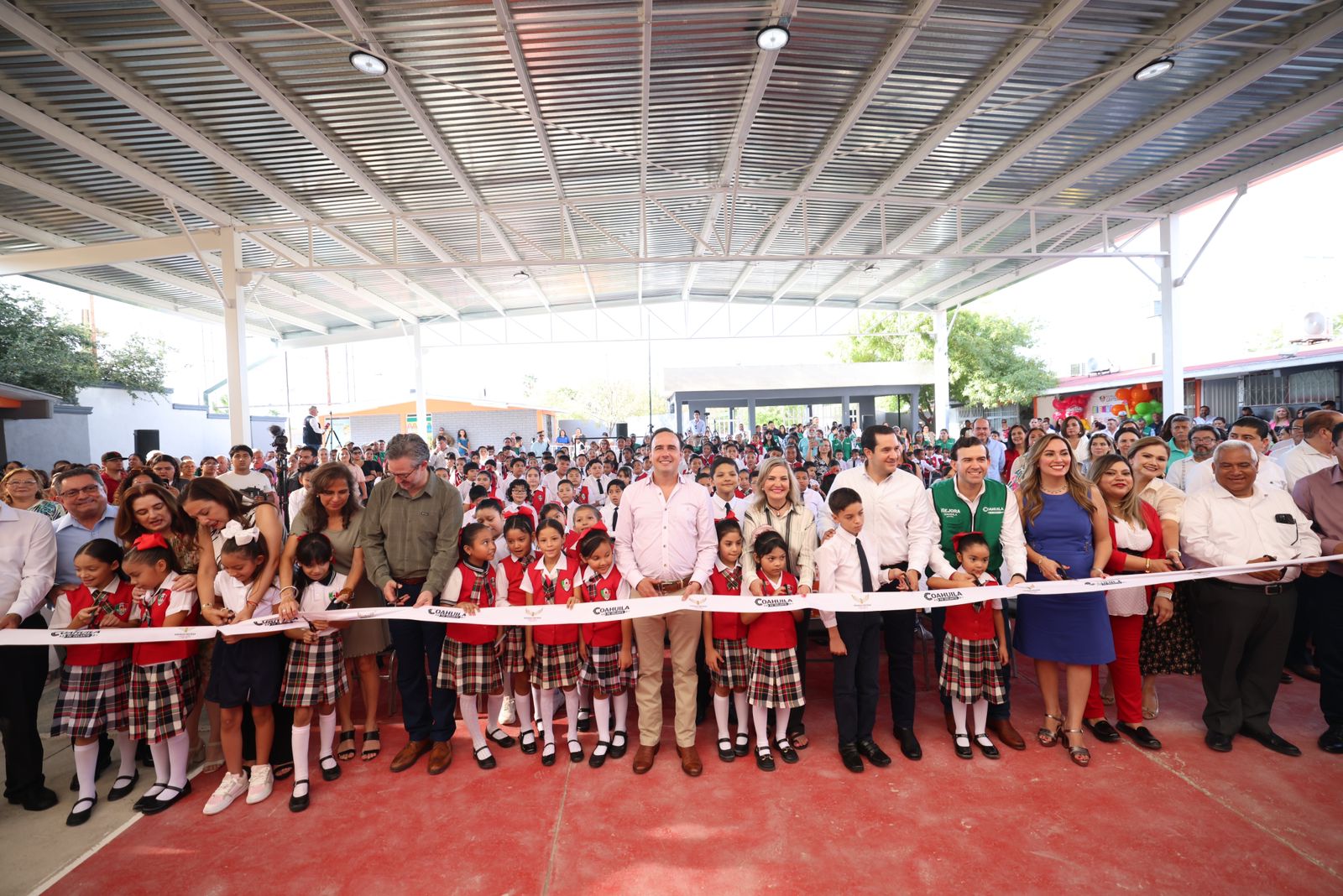 CON MÁS EDUCACIÓN MEJOR PRESENTE Y FUTURO PARA LAS NUEVAS GENERACIONES: MANOLO