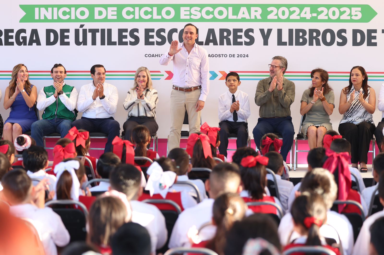 CON MÁS EDUCACIÓN MEJOR PRESENTE Y FUTURO PARA LAS NUEVAS GENERACIONES: MANOLO