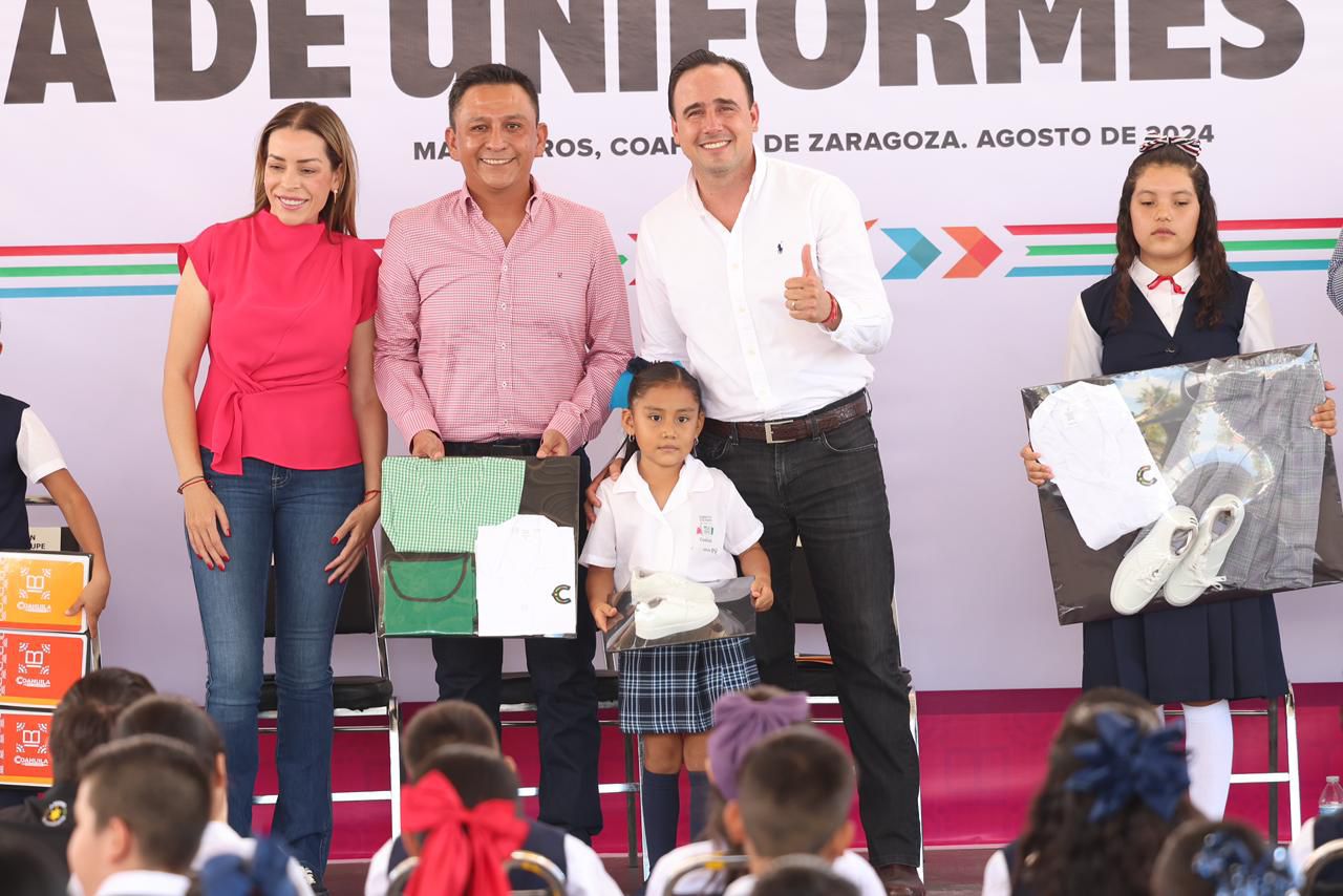 INICIAMOS LA ENTREGA DE UNIFORMES EN TODAS LAS ESCUELAS RURALES DE COAHUILA: MANOLO