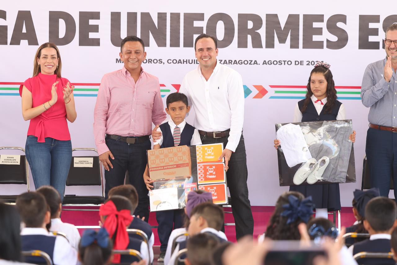 INICIAMOS LA ENTREGA DE UNIFORMES EN TODAS LAS ESCUELAS RURALES DE COAHUILA: MANOLO