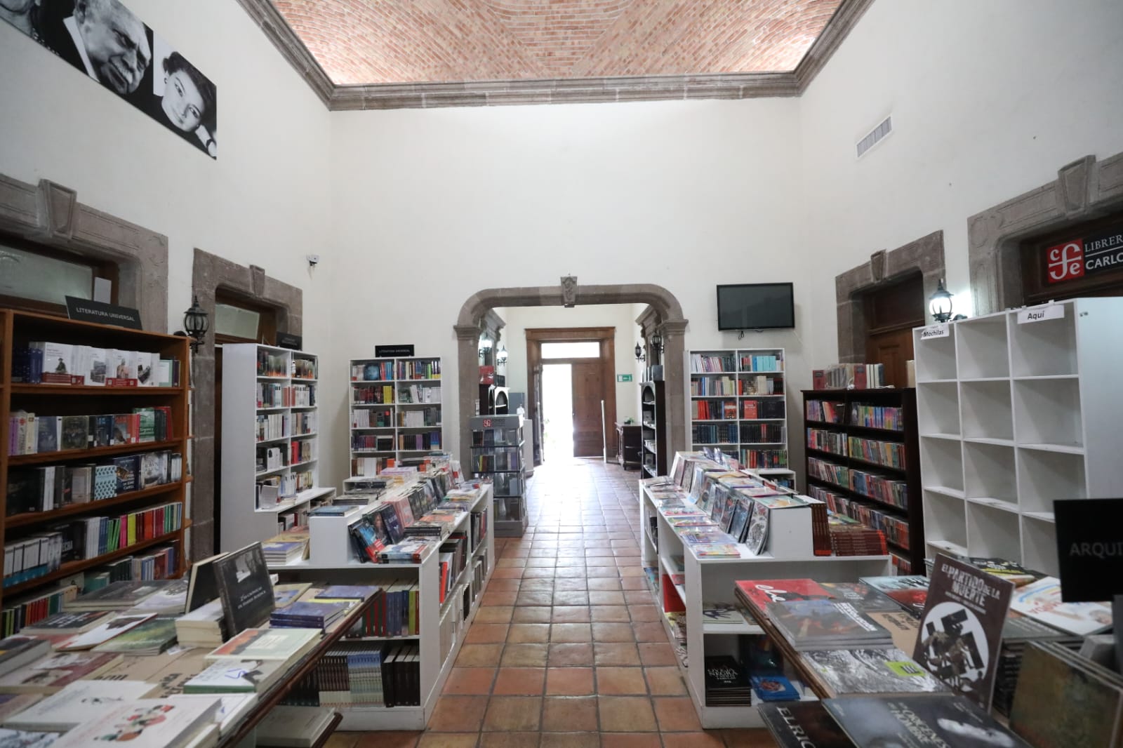 Librería Carlos Monsiváis funciona y lo seguirá haciendo con normalidad: SEDU