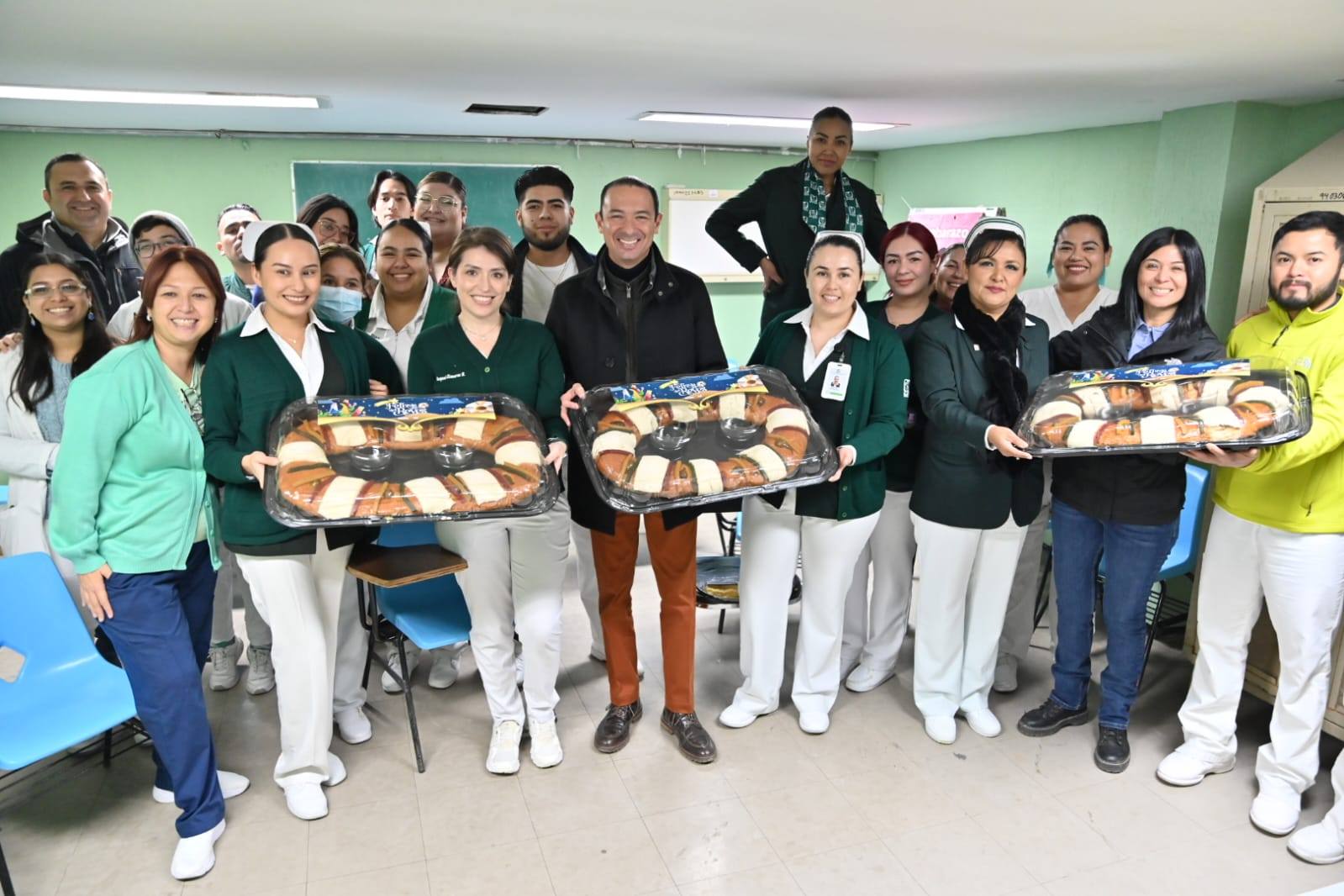 EL ALCALDE EMILIO DE HOYOS LLEVA UN MENSAJE DE GRATITUD AL PERSONAL DE ENFERMERÍA DE TODOS LOS HOSPITALES DE ACUÑA