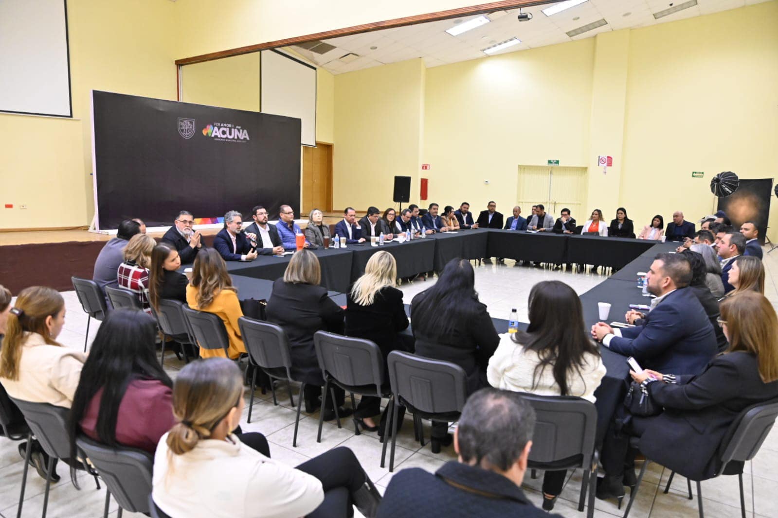 El alcalde Emilio de Hoyos presenta su gabinete y marca la pauta para la nueva administración