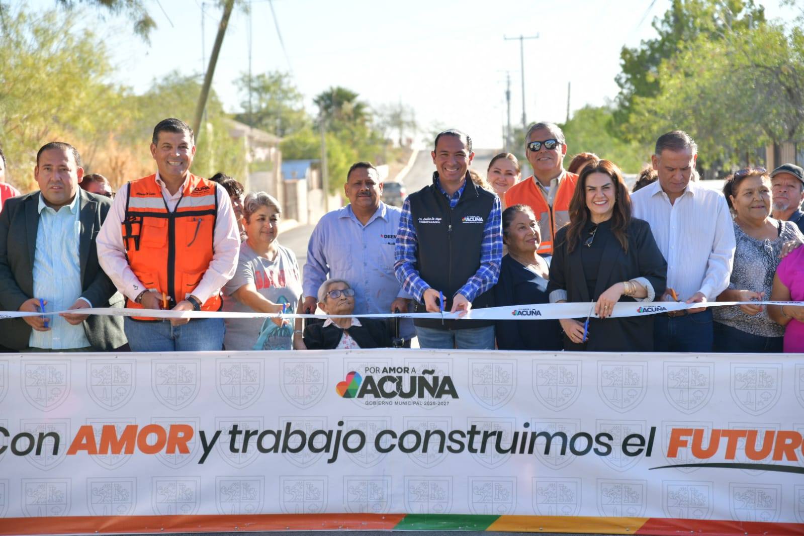 EMILIO DE HOYOS ENTREGA NUEVA OBRA EN COLONIA PORVENIR Y 28 DE JUNIO