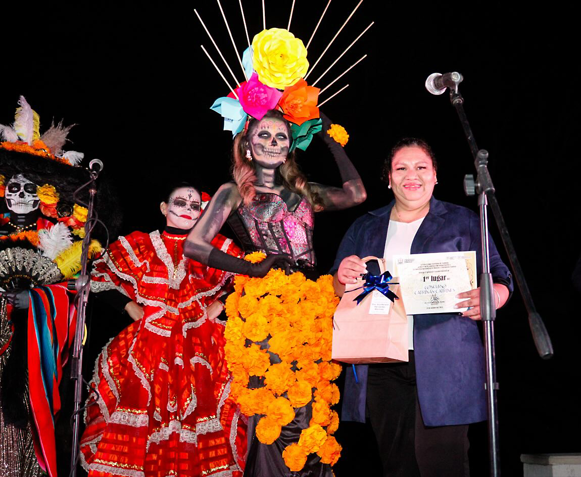 Click para regresar a la noticia Inauguran el Festival de Día de Muertos Luminarias del Alma en la Explanada de Rectoría de la UAdeC