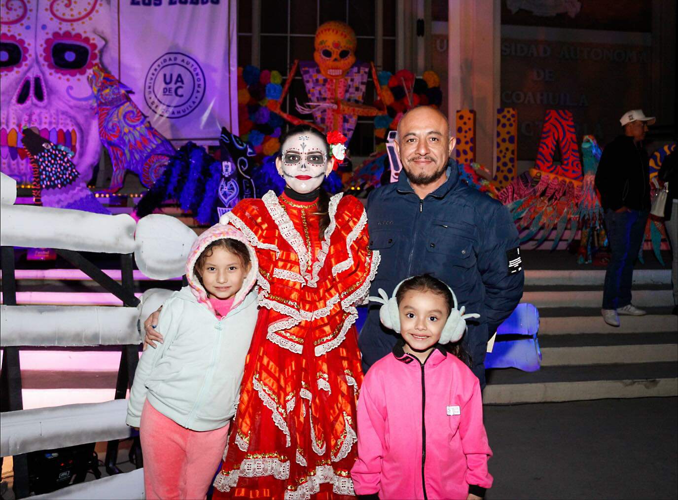 Click para regresar a la noticia Inauguran el Festival de Día de Muertos Luminarias del Alma en la Explanada de Rectoría de la UAdeC