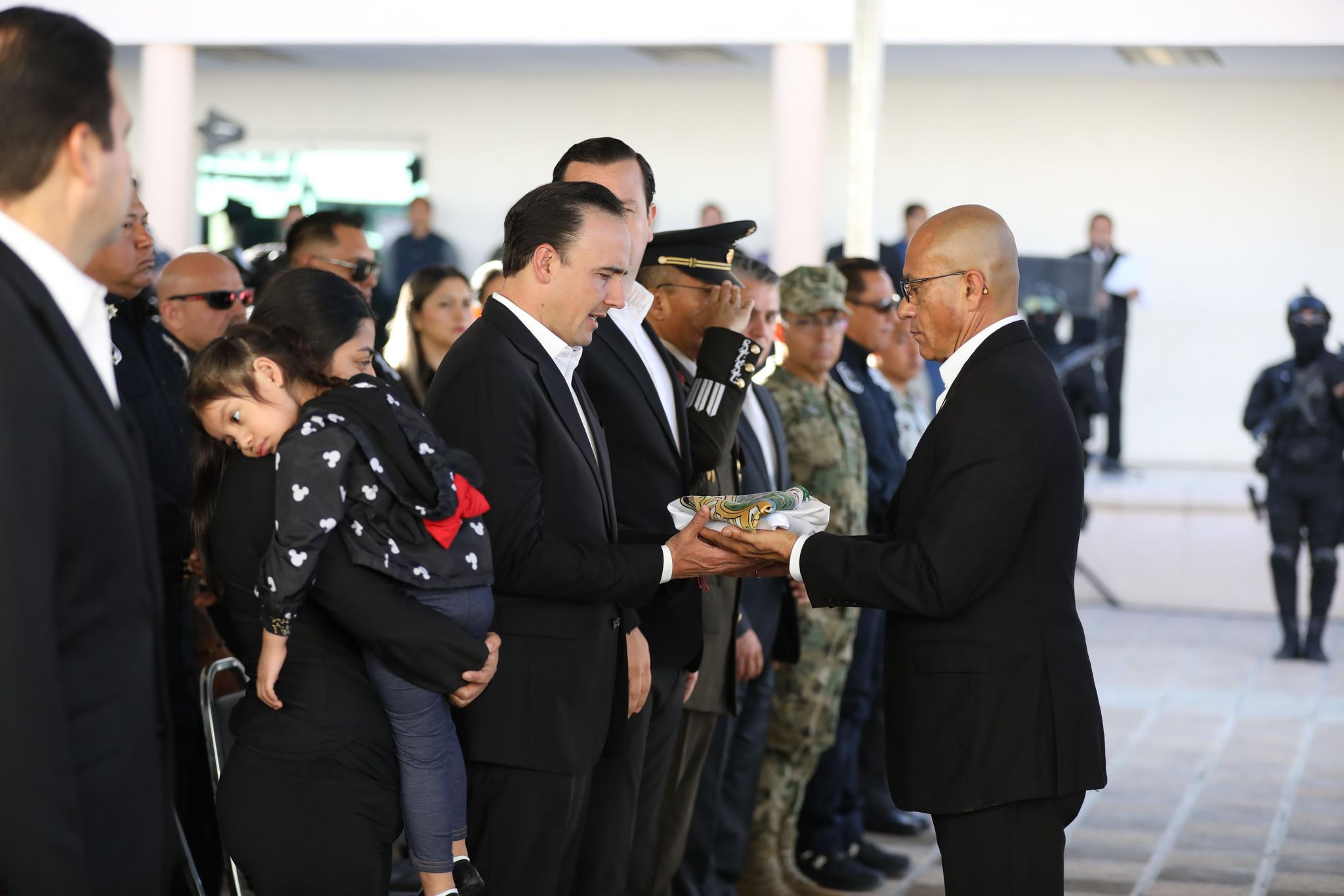 POLICÍAS COMO MIGUEL ÁNGEL SON HÉROES EN COAHUILA: MANOLO