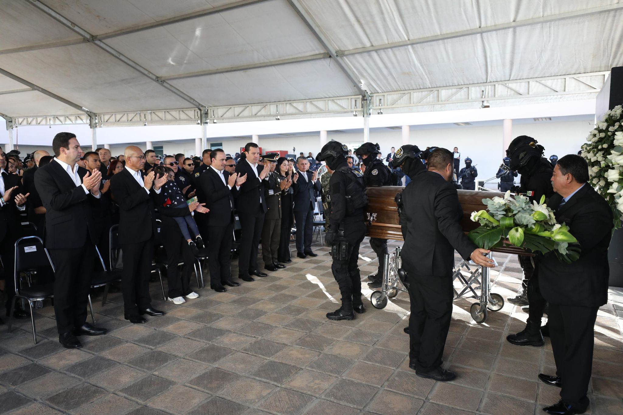 POLICÍAS COMO MIGUEL ÁNGEL SON HÉROES EN COAHUILA: MANOLO