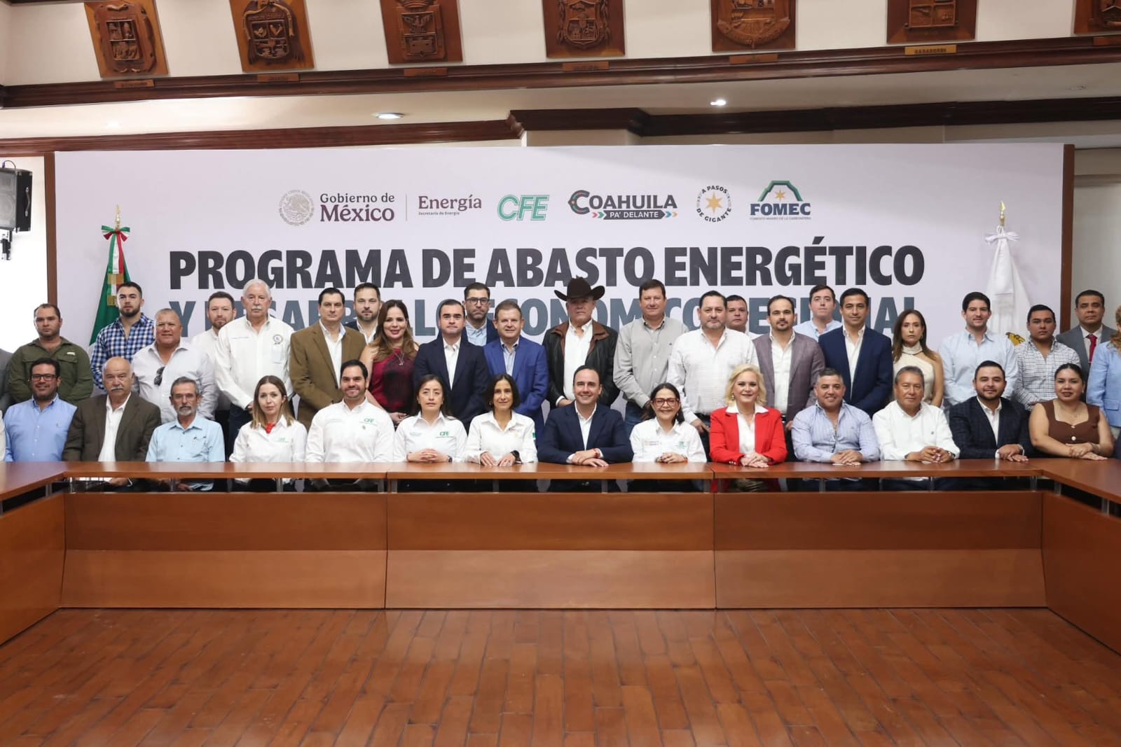 Click para regresar a la noticia UNIDOS GOBIERNO Y PRODUCTORES DE CARBÓN IMPULSAREMOS LA ECONOMÍA Y EL EMPLEO EN LA REGIÓN: MANOLO
