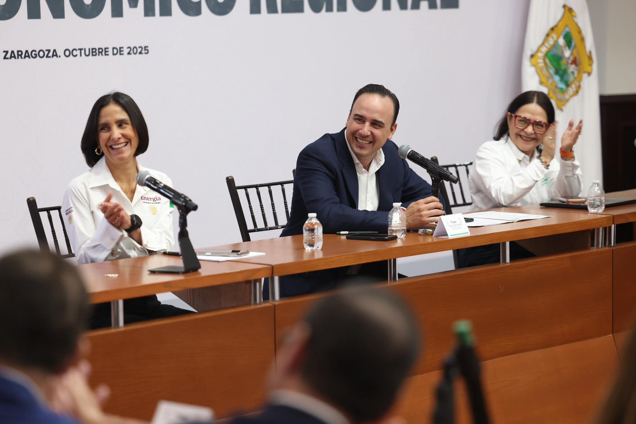 Click para regresar a la noticia UNIDOS GOBIERNO Y PRODUCTORES DE CARBÓN IMPULSAREMOS LA ECONOMÍA Y EL EMPLEO EN LA REGIÓN: MANOLO
