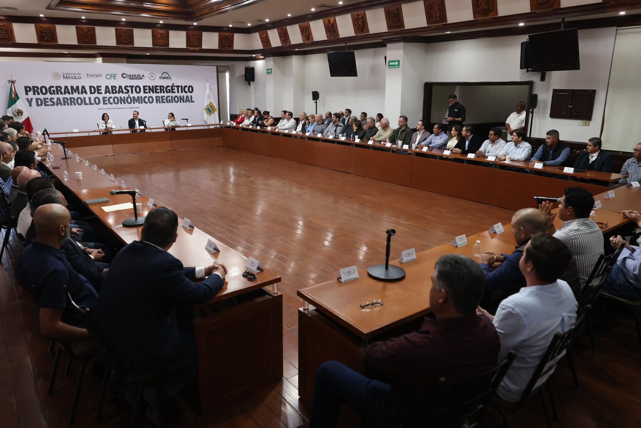 Click para regresar a la noticia UNIDOS GOBIERNO Y PRODUCTORES DE CARBÓN IMPULSAREMOS LA ECONOMÍA Y EL EMPLEO EN LA REGIÓN: MANOLO