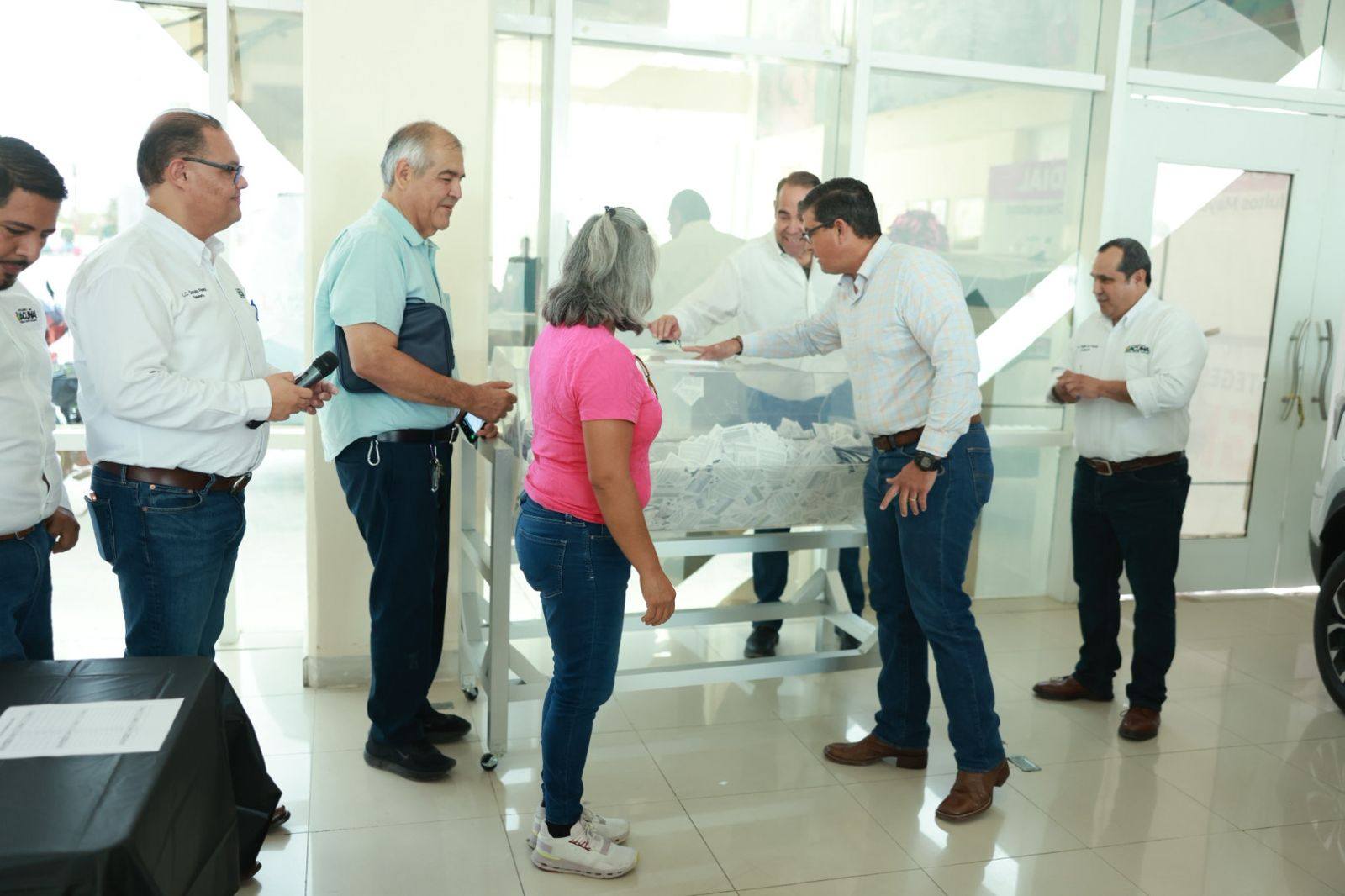 ACUÑA REALIZÓ SORTEO Y PREMIA A SUS CONTRIBUYENTES DEL PREDIAL