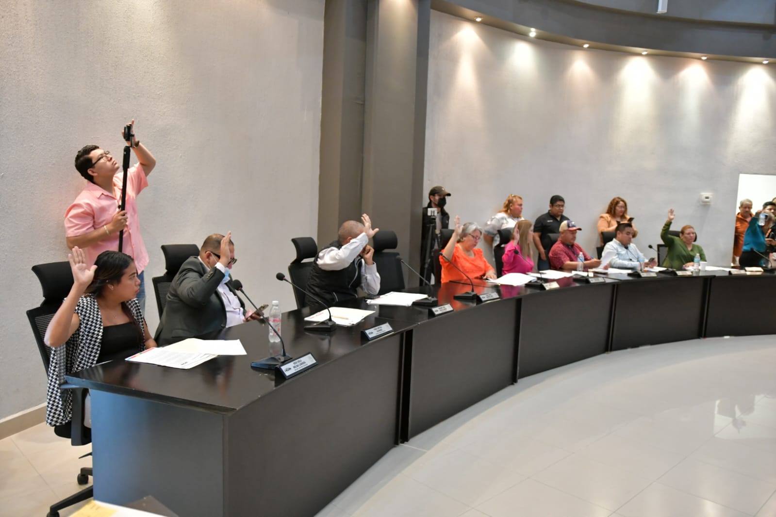 AVANZAN ACUERDOS RELEVANTES EN SESIÓN CABILDO: SE FORTALECE LA SEGURIDAD, VIVIENDA Y RECONOCIMIENTO SOCIAL