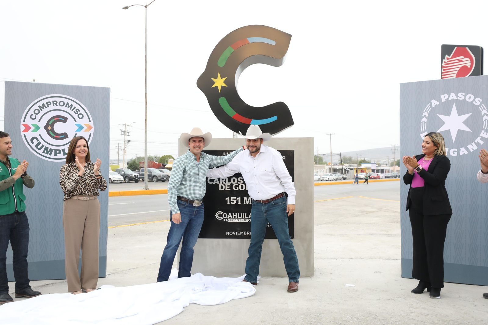 CONSTRUYENDO EN EQUIPO ENTREGAMOS LAS GRANDES OBRAS EN COAHUILA: MANOLO