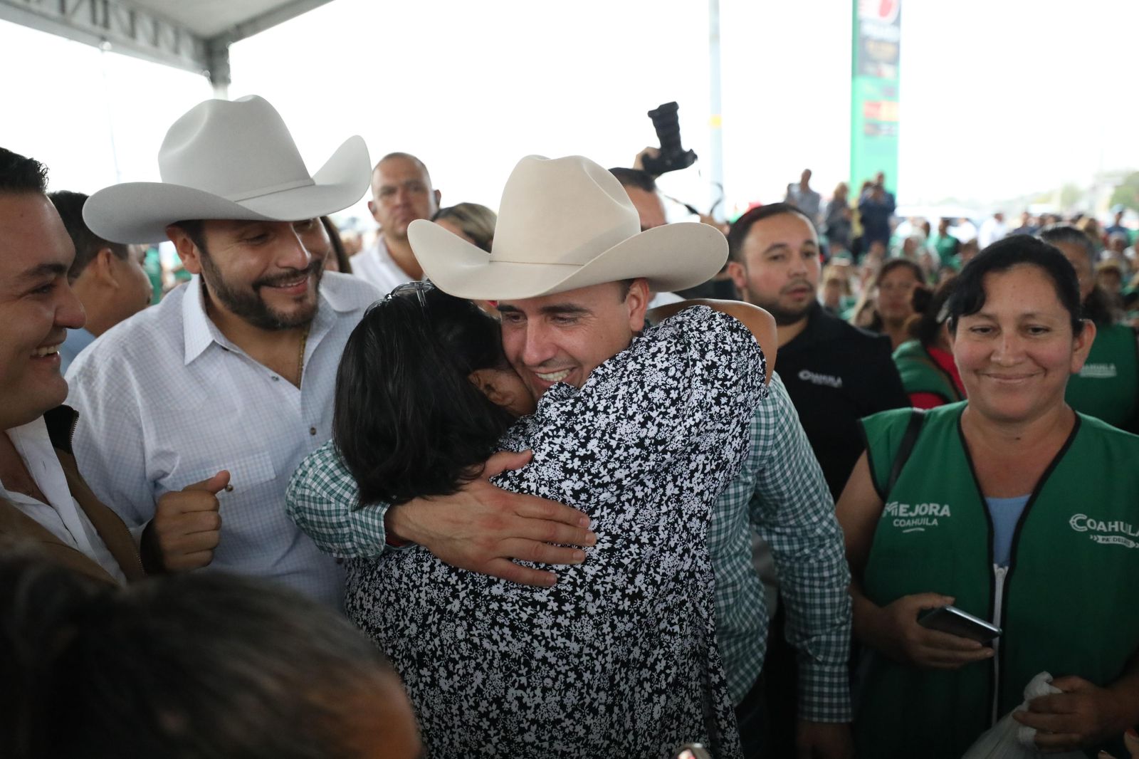 CONSTRUYENDO EN EQUIPO ENTREGAMOS LAS GRANDES OBRAS EN COAHUILA: MANOLO