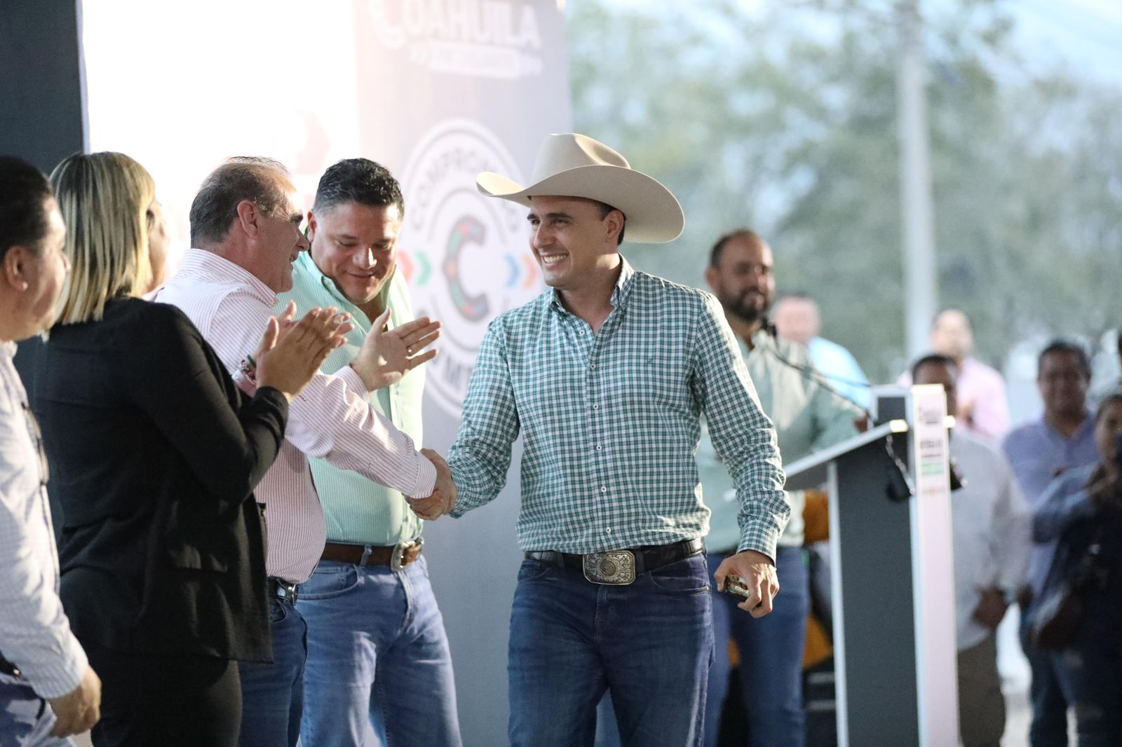 CONSTRUYENDO EN EQUIPO ENTREGAMOS LAS GRANDES OBRAS EN COAHUILA: MANOLO