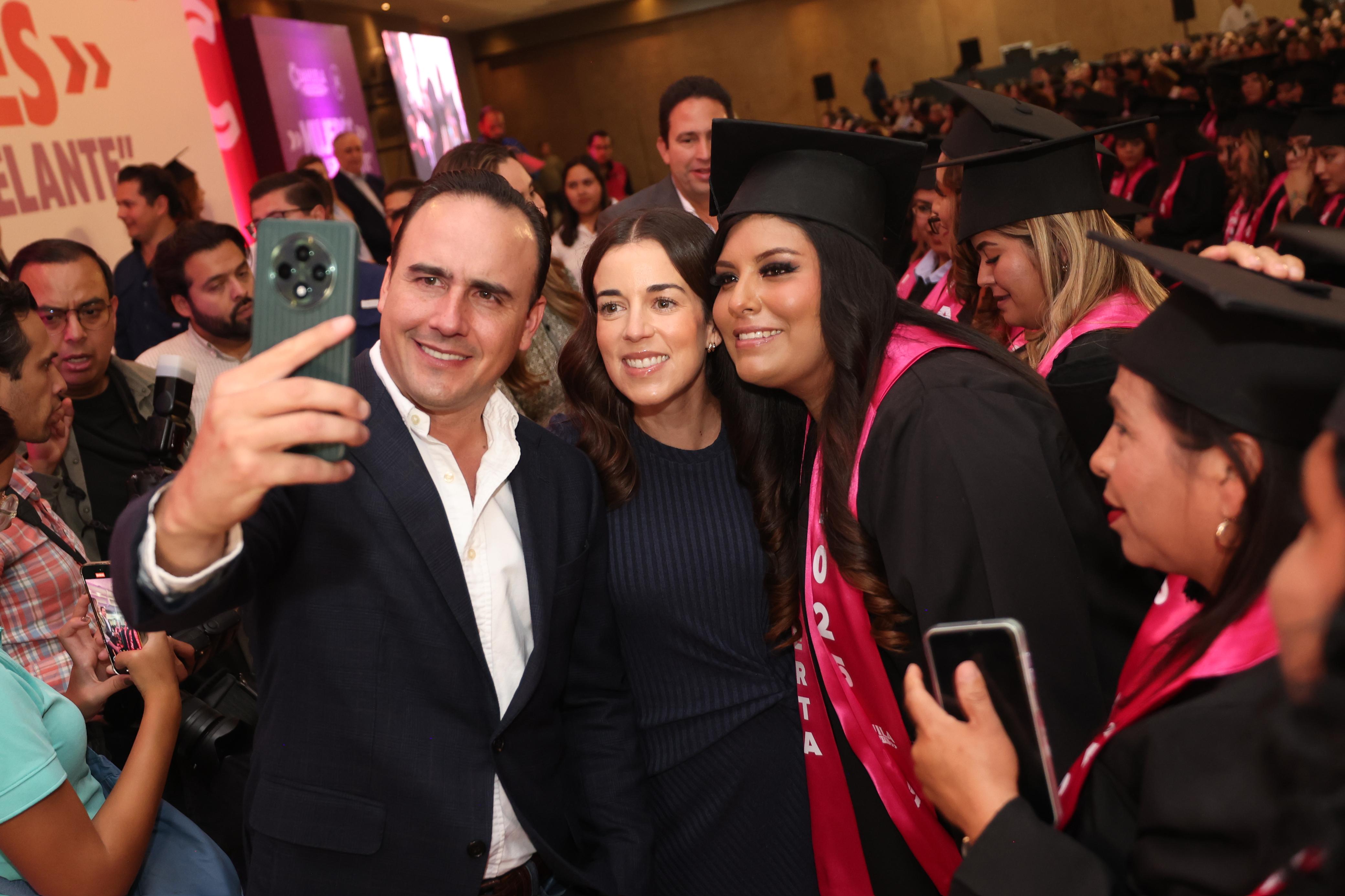 EN COAHUILA SEGUIMOS TRABAJANDO PARA TENER  MUJERES EMPODERADAS,  SEGURAS Y FELICES: MANOLO