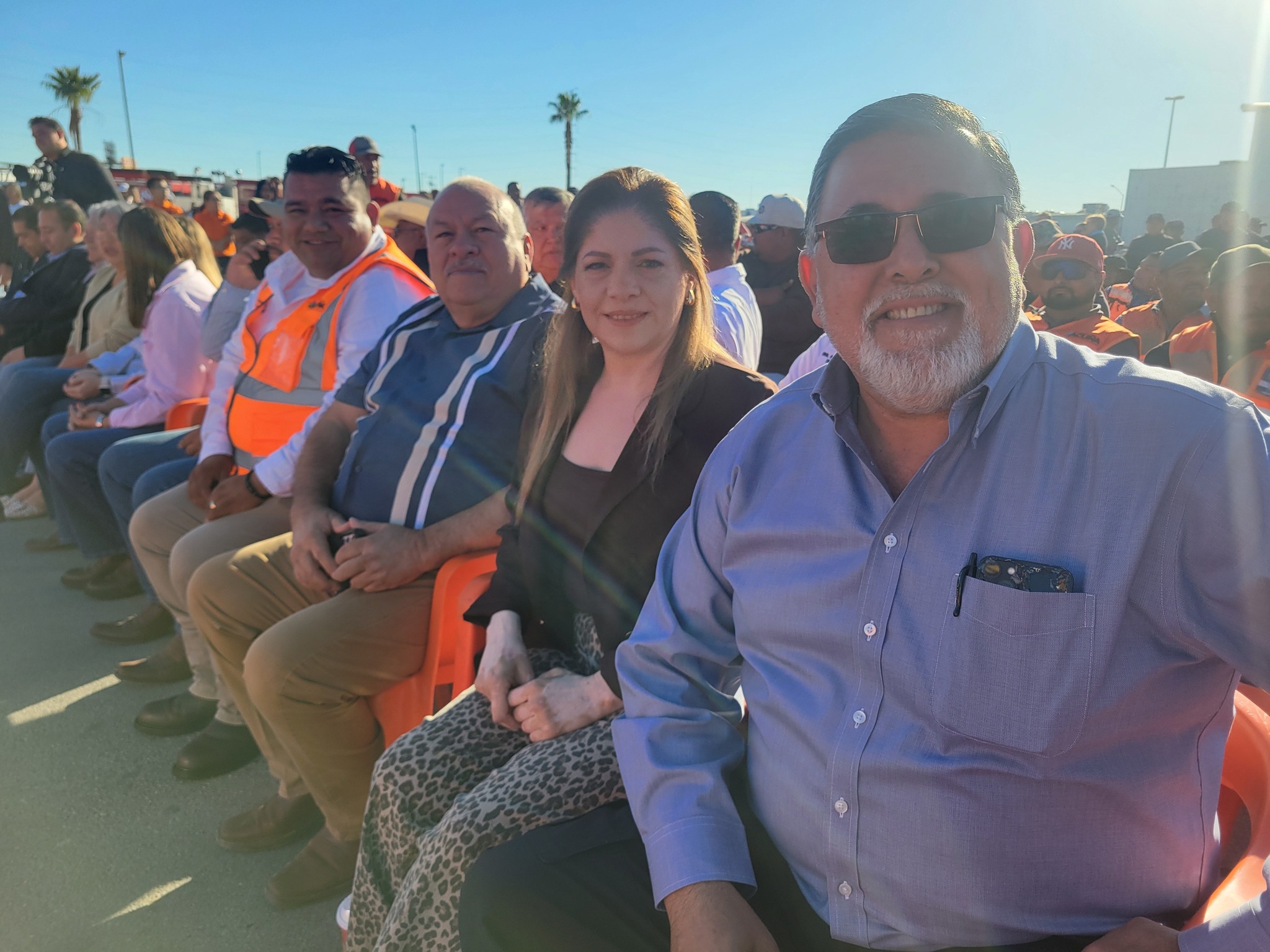 Entrega Emilio de Hoyos maquinaria y vehículos por 25 MDP