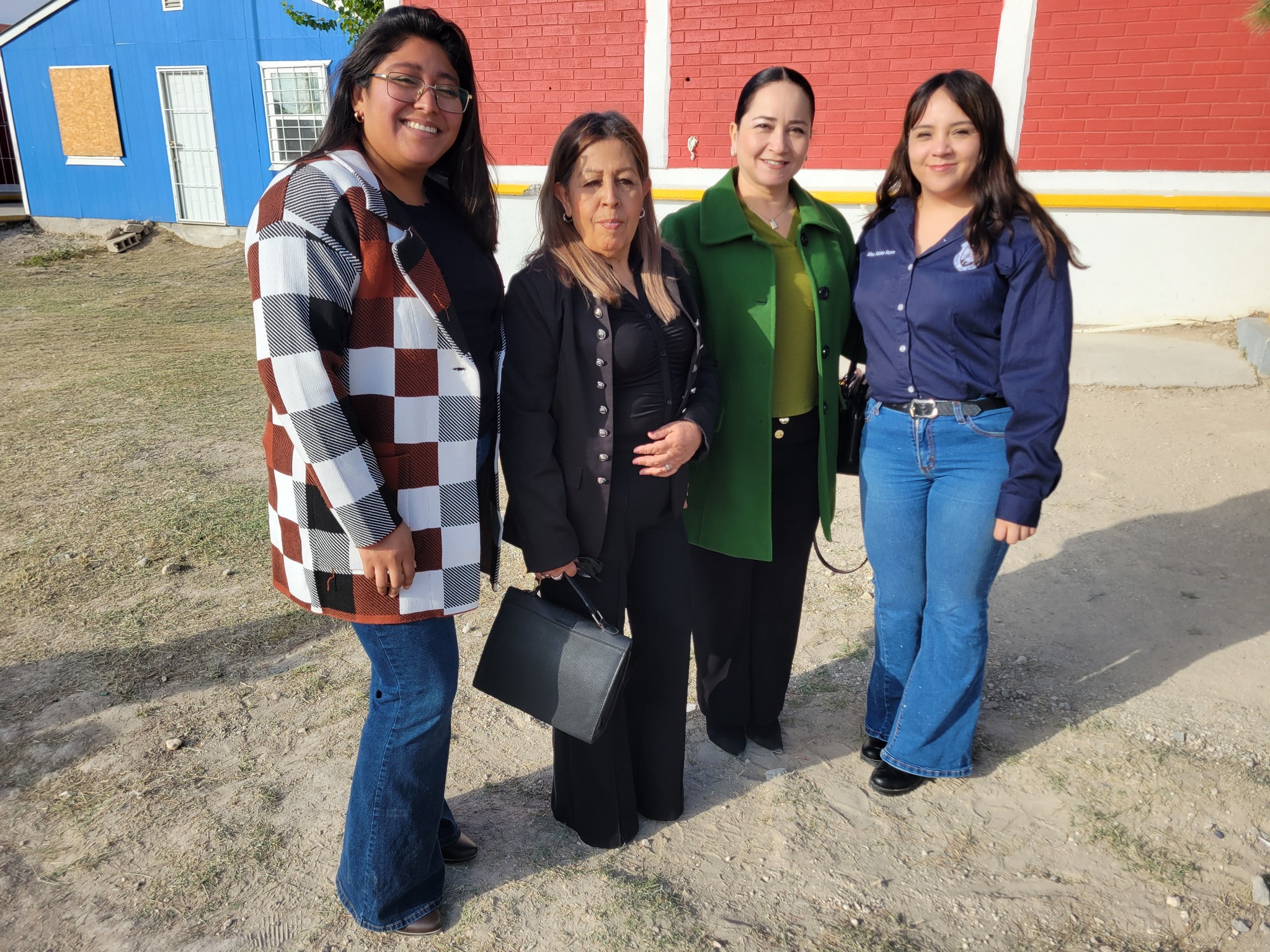 Entrega Emilio De Hoyos obra de barda perimetral en escuela primaria Justo Sierra de la colonia Noblasi