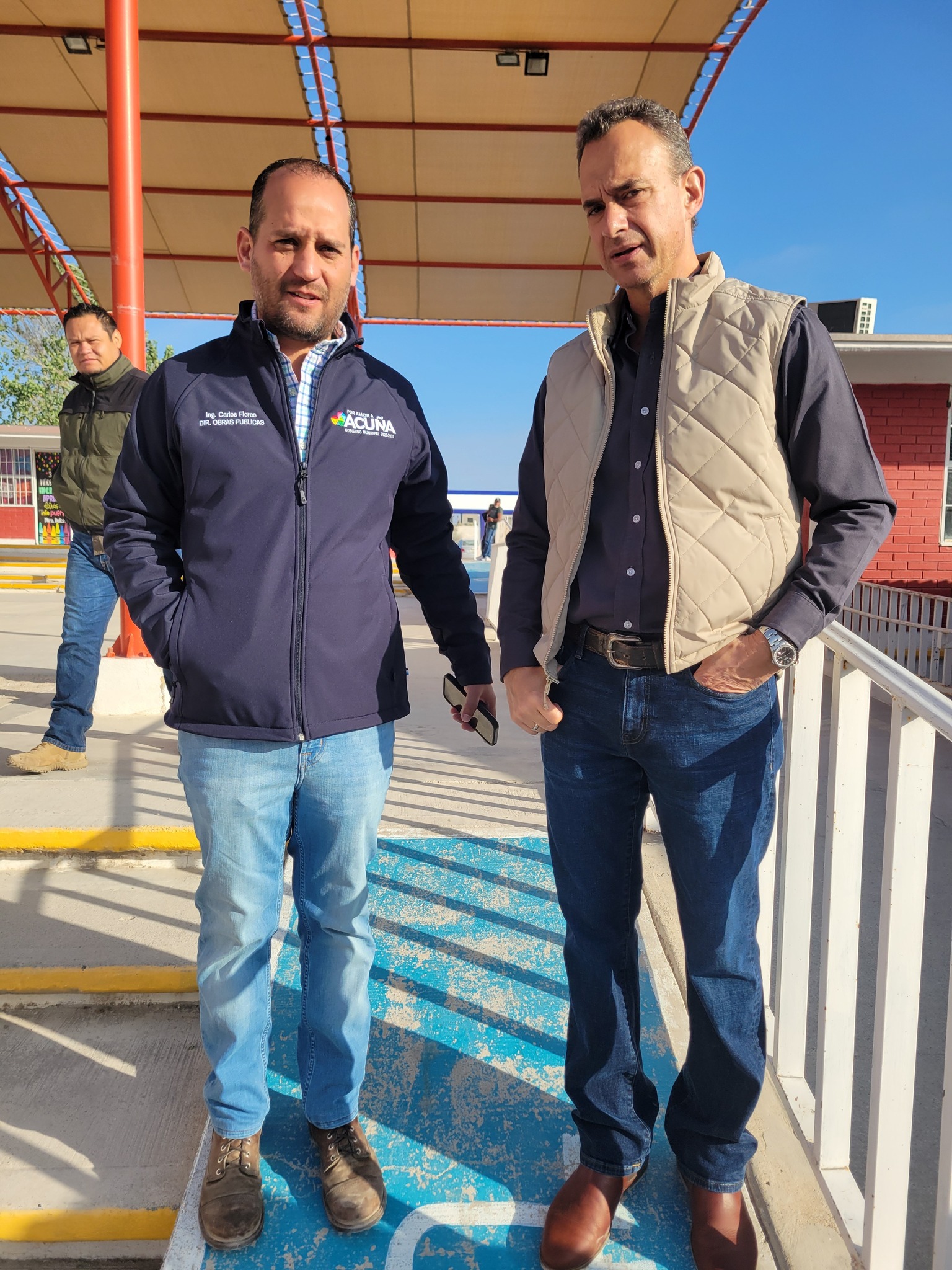 Entrega Emilio De Hoyos obra de barda perimetral en escuela primaria Justo Sierra de la colonia Noblasi