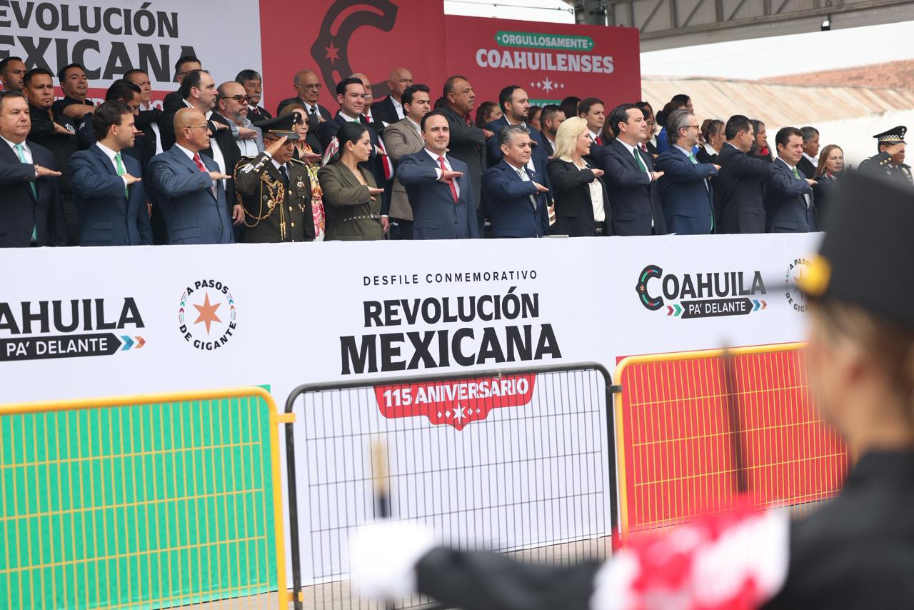 HISTÓRICO DESFILE DE LA REVOLUCIÓN MEXICANA EN MÚZQUIZ