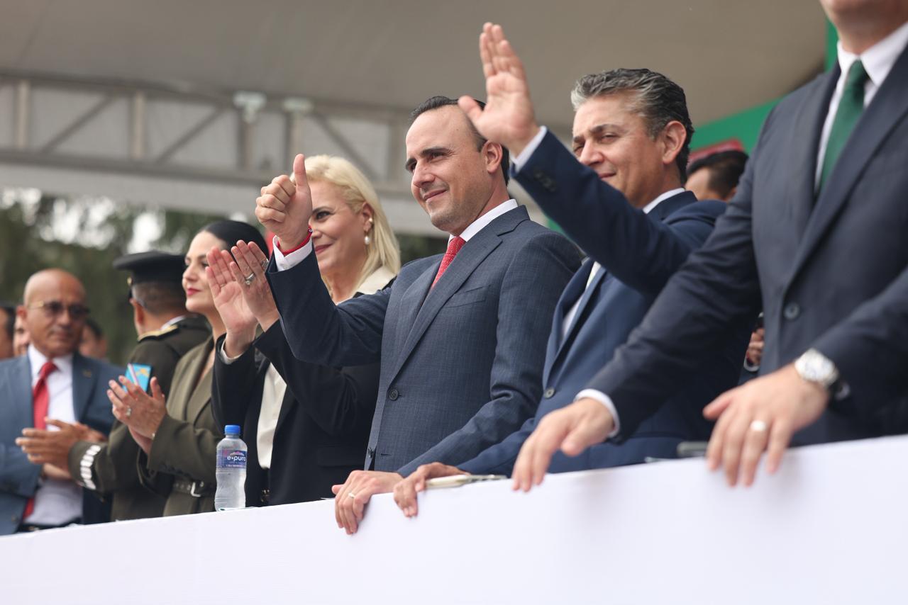 HISTÓRICO DESFILE DE LA REVOLUCIÓN MEXICANA EN MÚZQUIZ