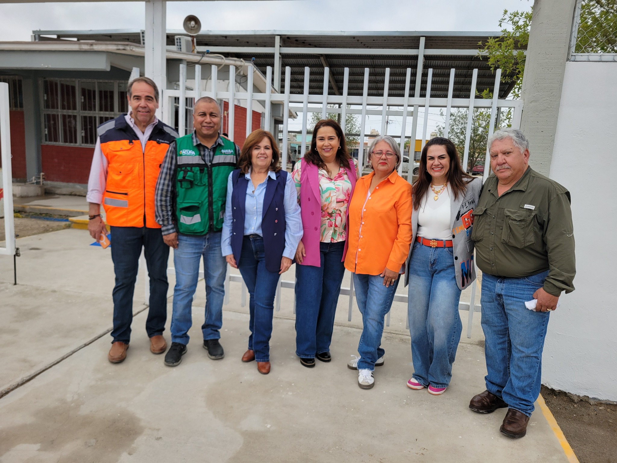 Inaugura el alcalde Emilio De Hoyos obra de barda perimetral en la escuela Secundaria "José María Vasconcelos Calderón"