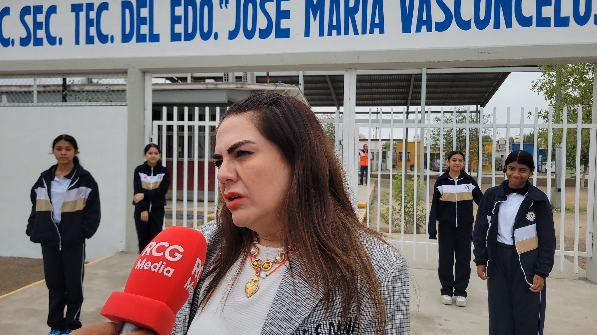 Inaugura el alcalde Emilio De Hoyos obra de barda perimetral en la escuela Secundaria "José María Vasconcelos Calderón"
