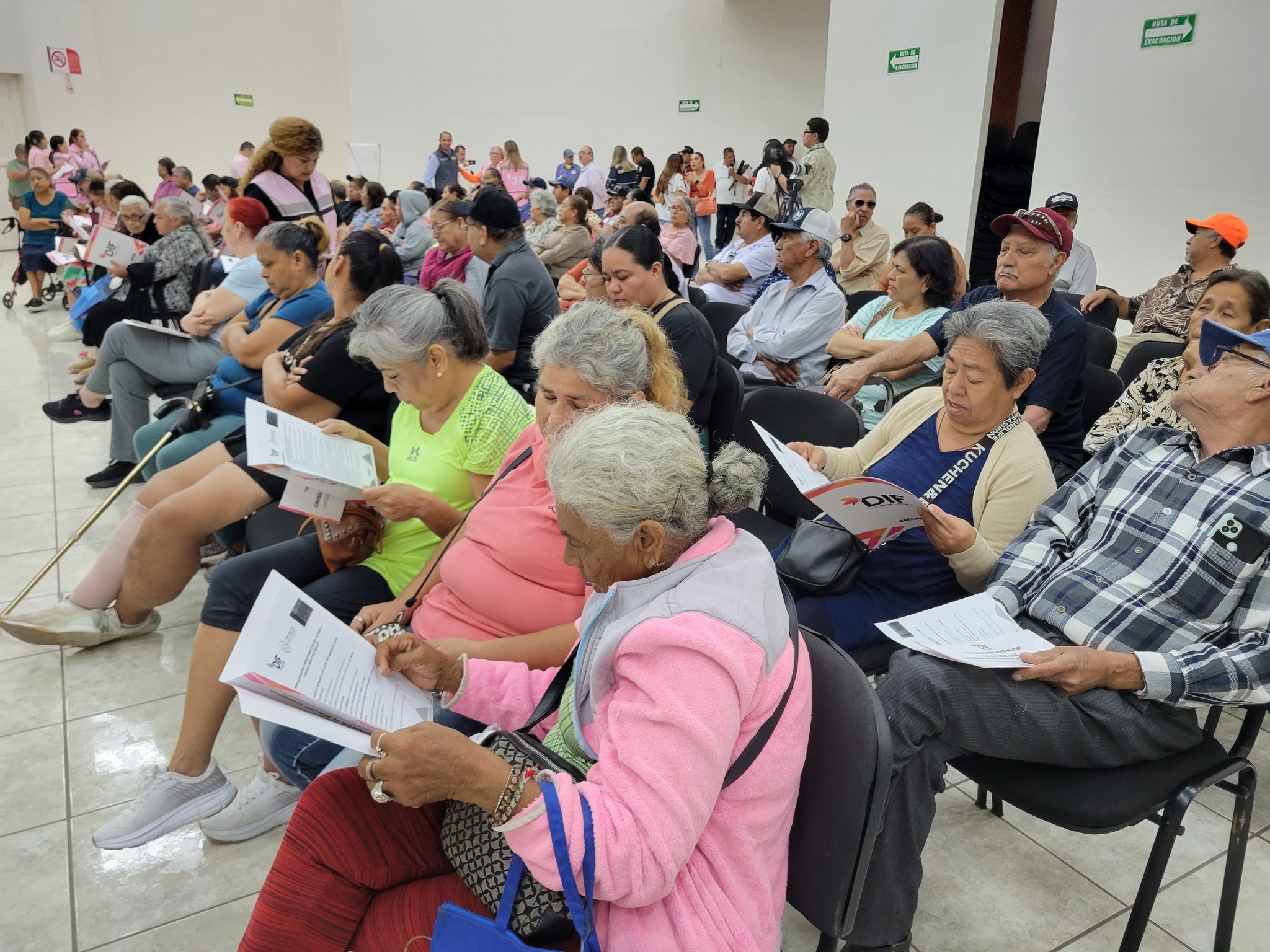 Operarán de cataratas a mas de 100 adultos mayores