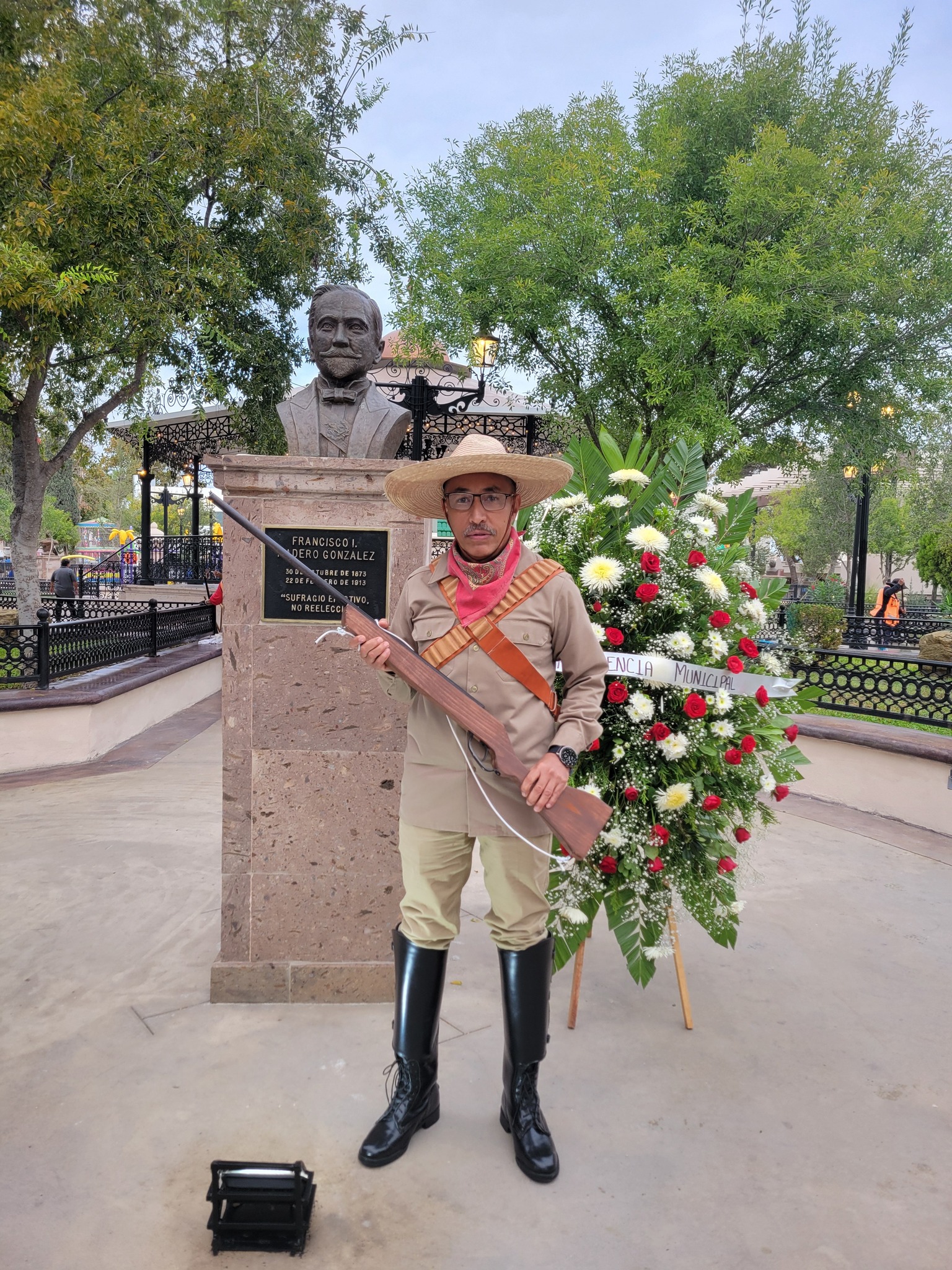 Preside Emilio de Hoyos ceremonia cívica conmemorativa del CXV Aniversario del inicio de la Revolución mexicana
