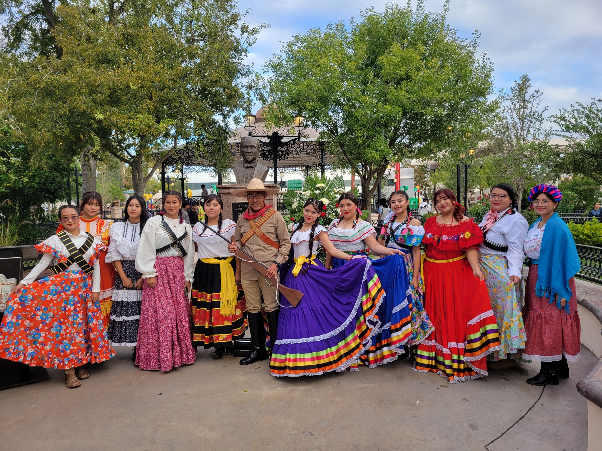 Preside Emilio de Hoyos ceremonia cívica conmemorativa del CXV Aniversario del inicio de la Revolución mexicana