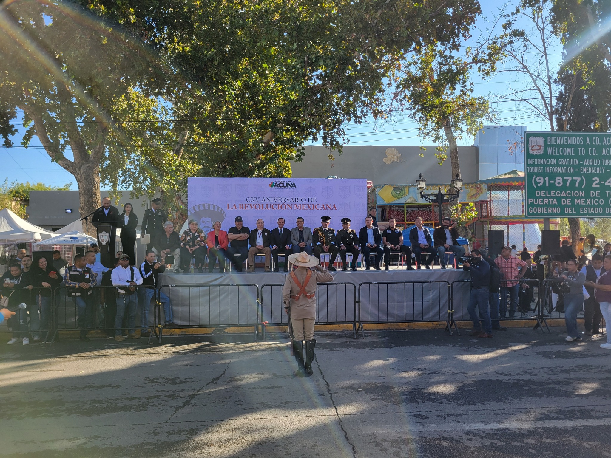 Preside Emilio de Hoyos ceremonia cívica conmemorativa del CXV Aniversario del inicio de la Revolución mexicana
