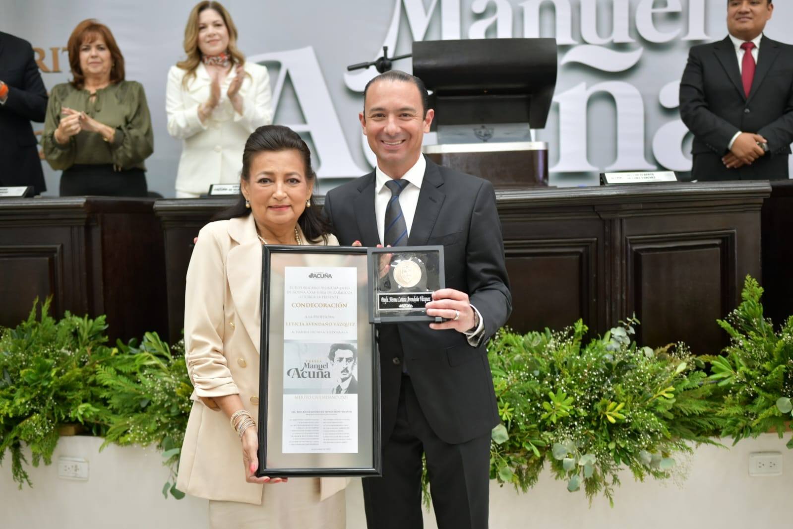 RECONOCEN A LA MAESTRA LETICIA AVENDAÑO CON LA PRESEA “MANUEL ACUÑA” 2025