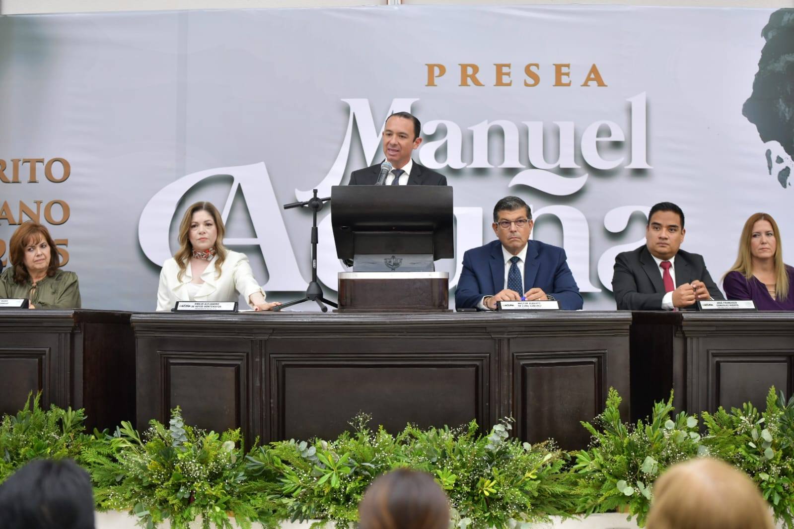 RECONOCEN A LA MAESTRA LETICIA AVENDAÑO CON LA PRESEA “MANUEL ACUÑA” 2025