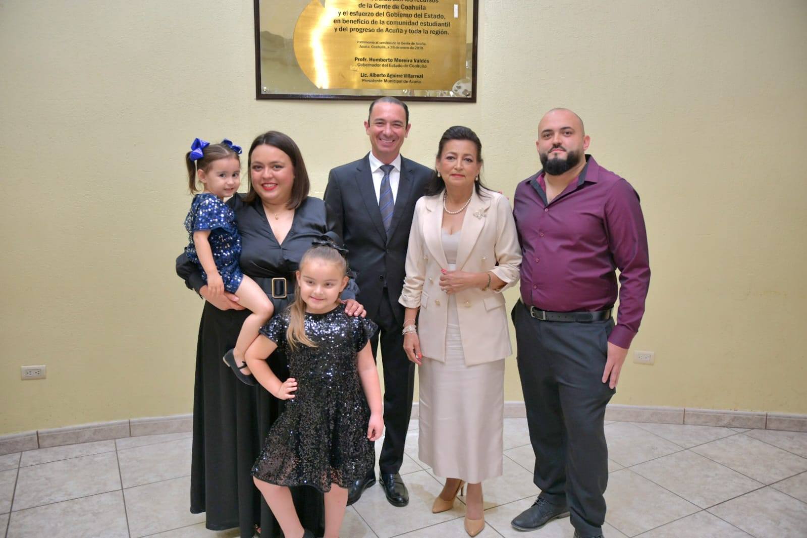 RECONOCEN A LA MAESTRA LETICIA AVENDAÑO CON LA PRESEA “MANUEL ACUÑA” 2025