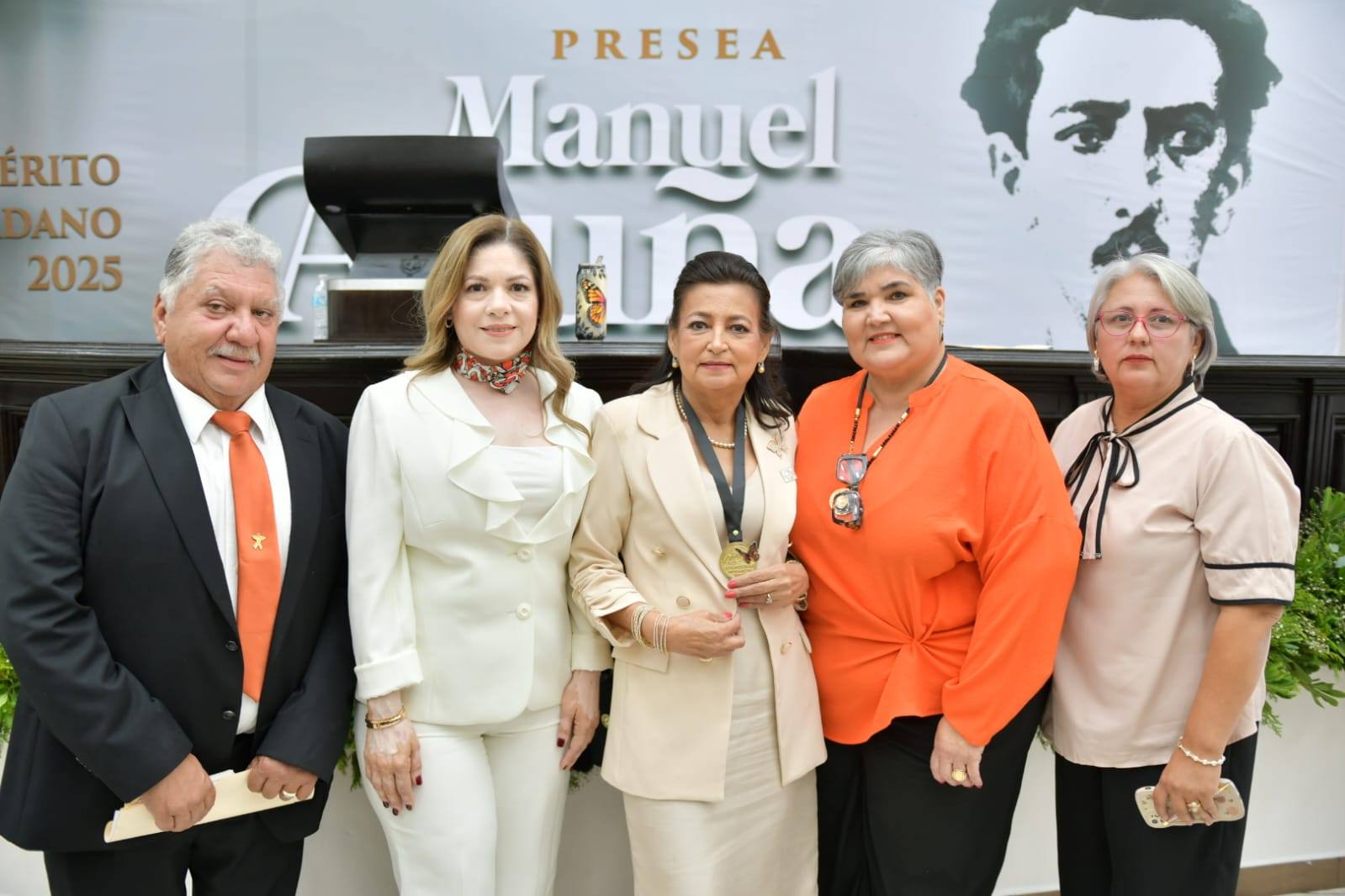 RECONOCEN A LA MAESTRA LETICIA AVENDAÑO CON LA PRESEA “MANUEL ACUÑA” 2025