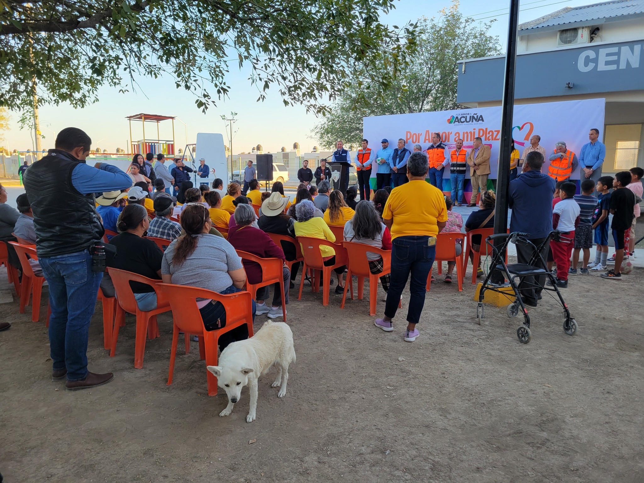 Remodelan plaza del Centro comunitario Cedros