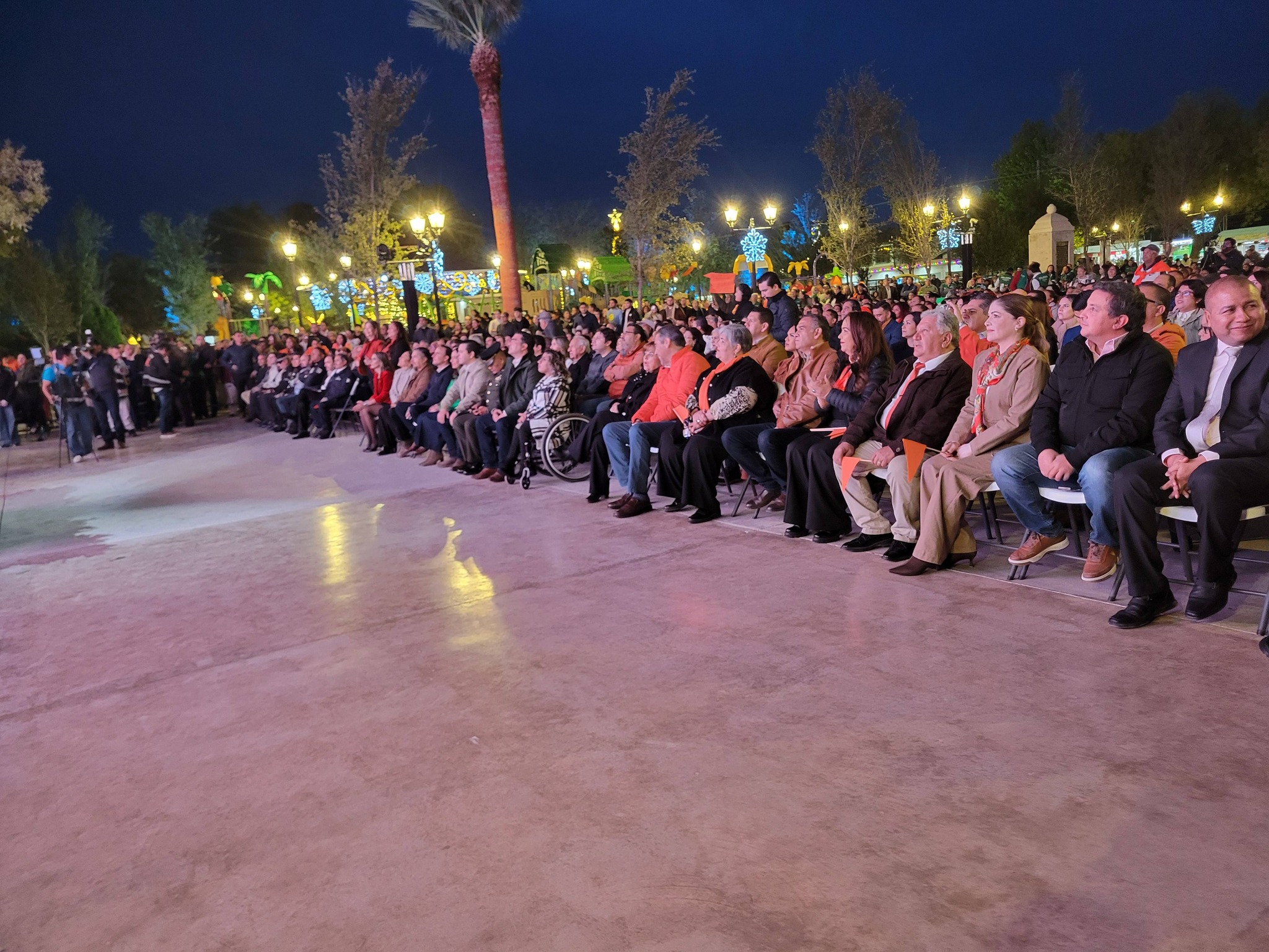 Acompañado del gobernador Manolo Jiménez Salinas el alcalde Emilio De Hoyos rinde informe de gobierno
