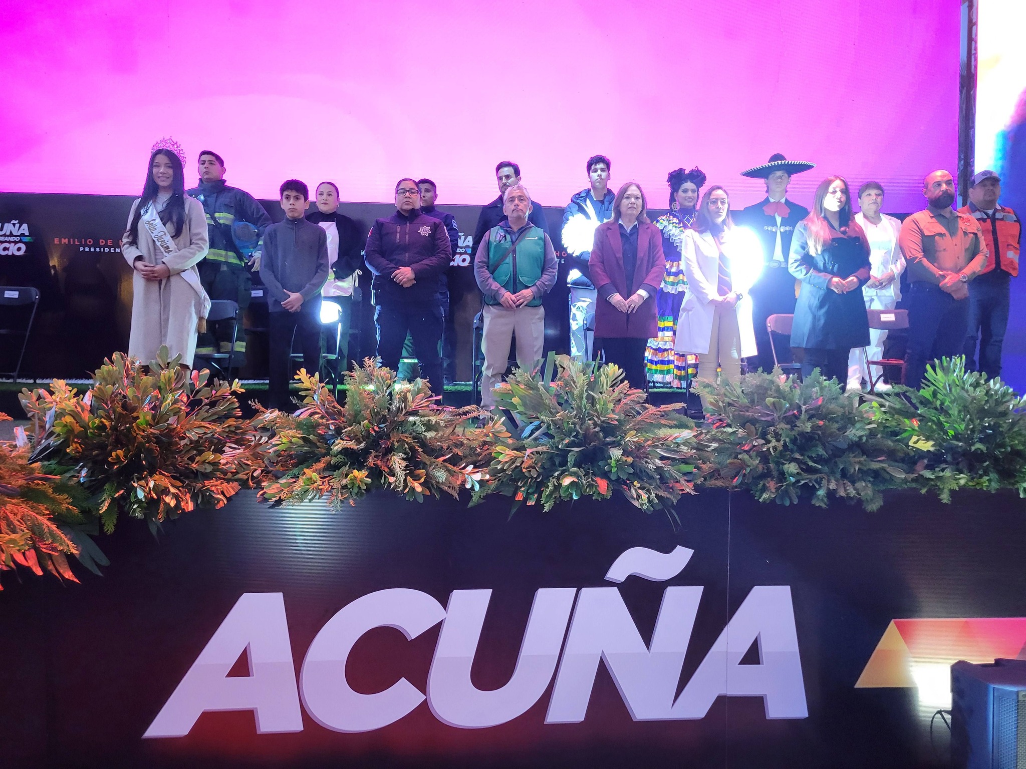 Acompañado del gobernador Manolo Jiménez Salinas el alcalde Emilio De Hoyos rinde informe de gobierno